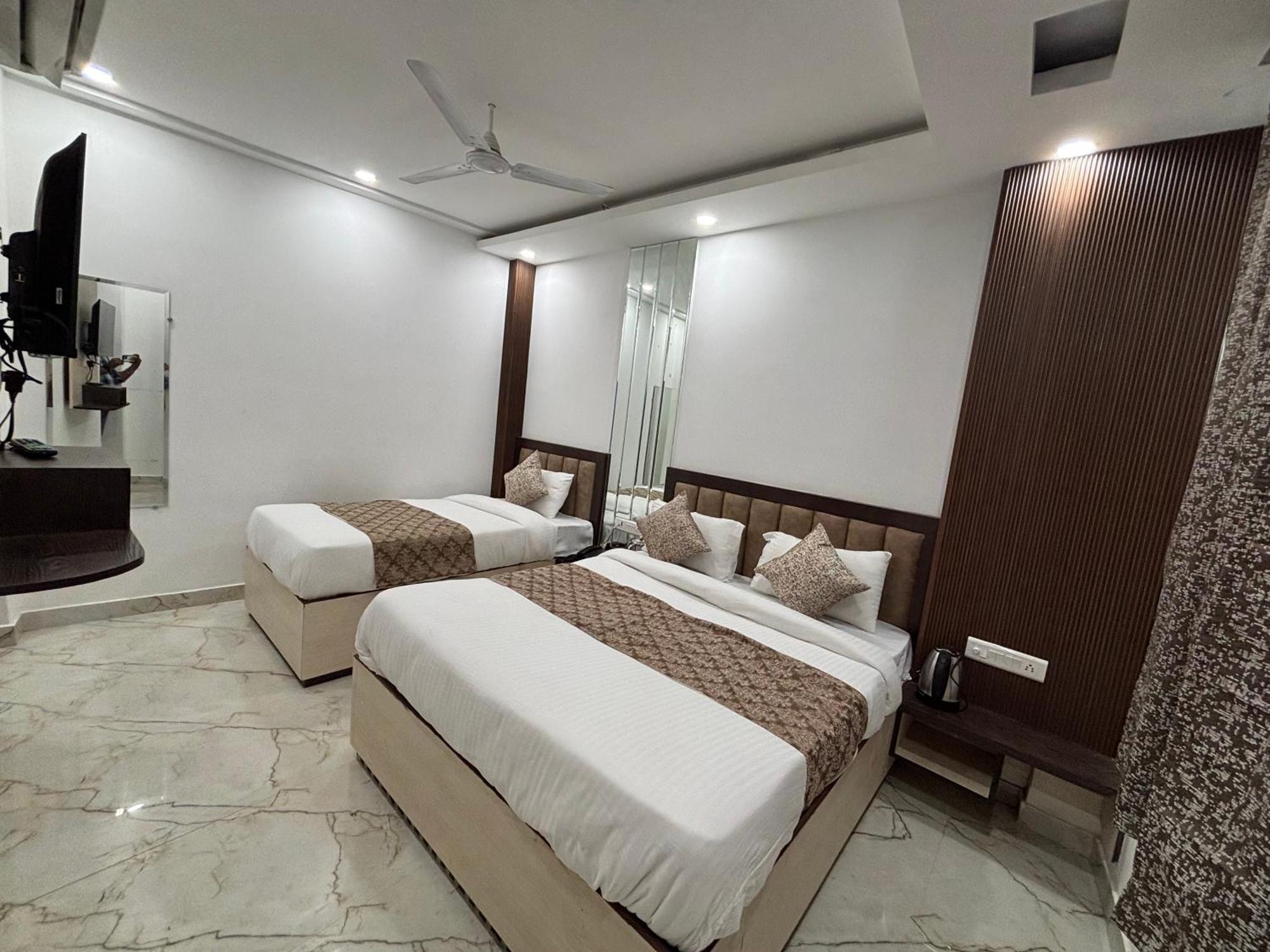Cg Internationl By Sweet Guest House New Delhi Exterior photo